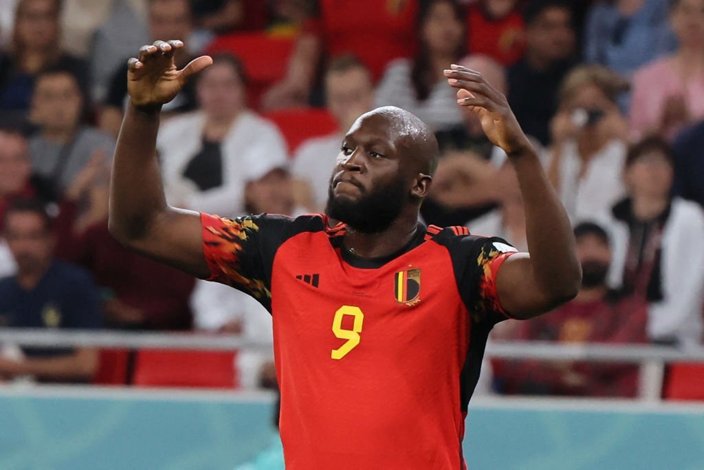 Hàng thủ Croatia đứng hình trước mộc vương Lukaku 2